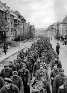 Deutsche Kriegsgefangene nach der Schlacht von Aachen, Bildquelle: https://www.archives.gov/research_room/arc/
